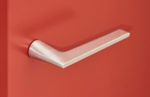 klamka bez podkładki przy zbyt dużym otworze